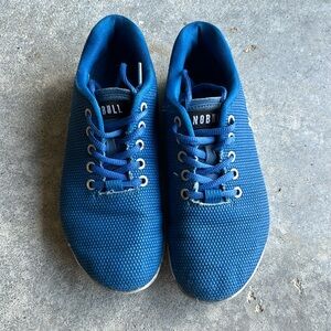 Nobull. Size 7.5